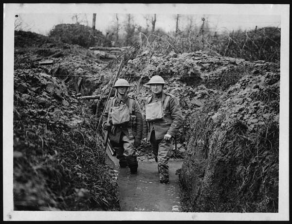 Samlerhuset: Skyttergrav under første verdenskrig med soldater opp til anklene i vann