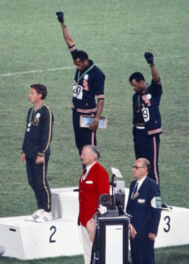Samlerhuset Tommie Smith, John Carlos og Peter Norman under olympiske leker i 1968