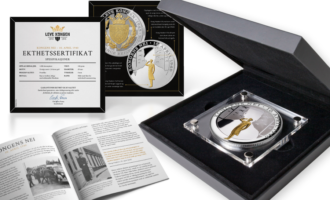 Gigantmedaljen Kongens Nei, belagt med sølv og detaljer i gull leveres i spesialtilpasset skrin og fyldig historisk dokumentasjon
