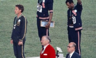 Samlerhuset Tommie Smith, John Carlos og Peter Norman under olympiske leker i 1968